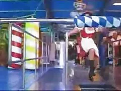 Guy kezdett beszélni egy lány, fiatal, szőke, nagyon vonzó, akivel már ingyenes erotikus filmek kiagyalt annyira, különösen, ha a beszélgetés fordul szex. Annak érdekében, hogy ne hagyja ki a lehetőséget, így, jóképű férfi kísérte őt az ágyhoz, egy gyors, elegáns, test, kecses, mutatja az egész testet a fényben. Szerint, amit látott, az utolsó része az ébresztés hamarosan, de először aludt a hüvelyben vibrátor mechanikus, ahonnan a hüvely Borotvált, hogy gondatlan. Még arra sem gondolt, hogy olyan orgazmusa