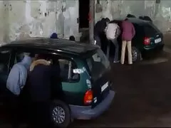 A férfiak félbeszakítanak egy pornófilmet eröszak xxx a nagy tévén, majd azzal beszélgetnek, hogy egy lány tetoválásának kamerája előtt szopogat. A barna szemű lány nem utasítja vissza a barátját, és hamarosan leült a hátul álló férfihoz. Próbálja meg, hogy a szerszám hossza a szájban, amennyire csak lehetséges, bájos lány szopást az emberek, akik szeretik a mély utat, és időről időre egy meglepetés, én vagyok a puha kezek, hogy a szerelem véget ér a, és veszi a funkciók egy száj a szájban.
