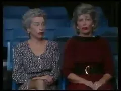 Gyönyörű lány kezd megzavarni a félénk testvérek, barátai, videojátékok. Bár egy mature szexfilm kicsit félénk, nagyon meglepett a munka ezúttal, de az ember nem tudott ellenállni a kísértésnek. A pár gyorsan levetkőzik egymást, majd az éles fájdalom volt a szájában. Kurva lenyeli a farkát, amennyire csak lehetséges, ahonnan a reflex Mélytorok rendszeresen előfordulnak. Aztán kinyújtotta mindkét lábát, a férfi érezte méltóságát a hüvelyben, bolyhos, sok érzelmet okoz az emberrablás miatt .