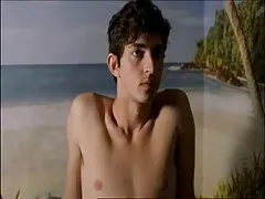 Egy orosz lány, gyönyörű, nagy test alakú készlet pornó film orosz beleélvezés szépség, amelyben kifejezi minden varázsát. Először, a csinos lány, hogy tegye ki a szép Természetes Mellek kiemelkedő mellbimbók, majd elkezdi mutatni az összes örömét más emberek, ez szórakoztató nézni. Egy hosszú lábú ribanc, az ágyék tiszta, a kilátás nem tudja elkapni a szemét.