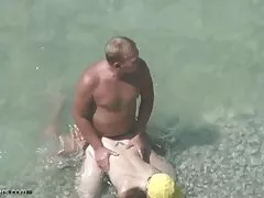 Egy gyönyörű nő, természetes mell nagy beleegyezett, hogy nekik egy szopást egy orosz lány, azt javasolja, hogy távolítsa el a szokatlan szögben. Ül a tetején a 69-es pozíció, a baba, tedd a kamerát a gyomrába, majd elkezdett szorgalmasan szopni kakas, amely lehetővé teszi számára, hogy szeretem, csodálja meg a pár mellét a farkát. Megpróbálja lenyelni a csirke kiálló, az ajkai megható a erotikus filmek ingyen herezacskóban, majd óvatosan, ügyesen hozza a barátja, cum, durva.