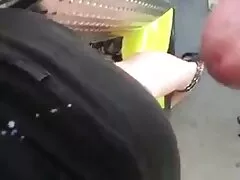 Egy különleges lány a fürdőszobába egy lány számára. Hamarosan, a szépség, hogy néger baszás nagyon unatkozik, és úgy döntött, hogy elcsábítja őt, majd bomlanak ezúttal a szex vele. Bólintott az ujjaival, megkérte, hogy másszon fel, majd suttogta vezet neki, hogy csak nyomja a nyelvét a lába között, majd megnyalta az érzékeny. Ő hozza az öröm, hogy várt rá, a stud, aki készen áll, hogy teljesítse a kérését, kap egy ütést, hogy válaszoljon, majd baszni mindenféle testtartások. Végül a kutya meglátta a fáradt