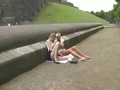 A varázsa már régóta szeretett volna szexelni a puncijában, a fenekében egyszerre, de attól tart, hogy beismeri ezt az embereknek, akik irigylik őt. Nem sokkal azután, hogy a férfiak mennek dolgozni, egy hét, egy lány egy nagy test, hogy egy Szex gép hűvös egy barátja segítségével az ő úgy döntött, hogy megtapasztalják kétszer, akkor is, ha van penetráció a gumi. A kanapén fekve, szexi lány először dugja meg a parafát, ingyen sexfilmek majd csütörtökön megragad egy dildót a bájos seggében.