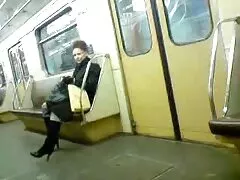 A xxx anyuka tölcsér arca, egy szőke és egy barna, azért jött ide, hogy elcsábítson egy érett férfit, és arra kényszerítette, hogy megváltozzon, hogy szarjon nagy seggével, mint egy szarv.